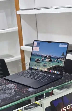 New Laptop Apple MacBook Air 2025 M4 16GB Apple M4 SSD 256GB