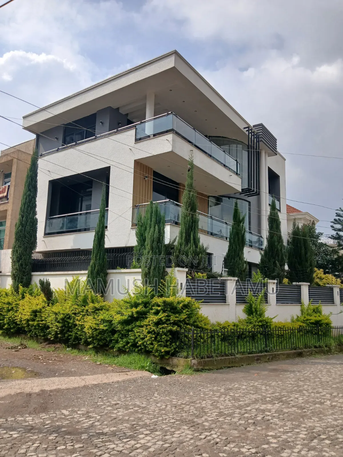 Furnished 8bdrm Townhouse/Terrace in የግል, Nifas Silk-Lafto for sale