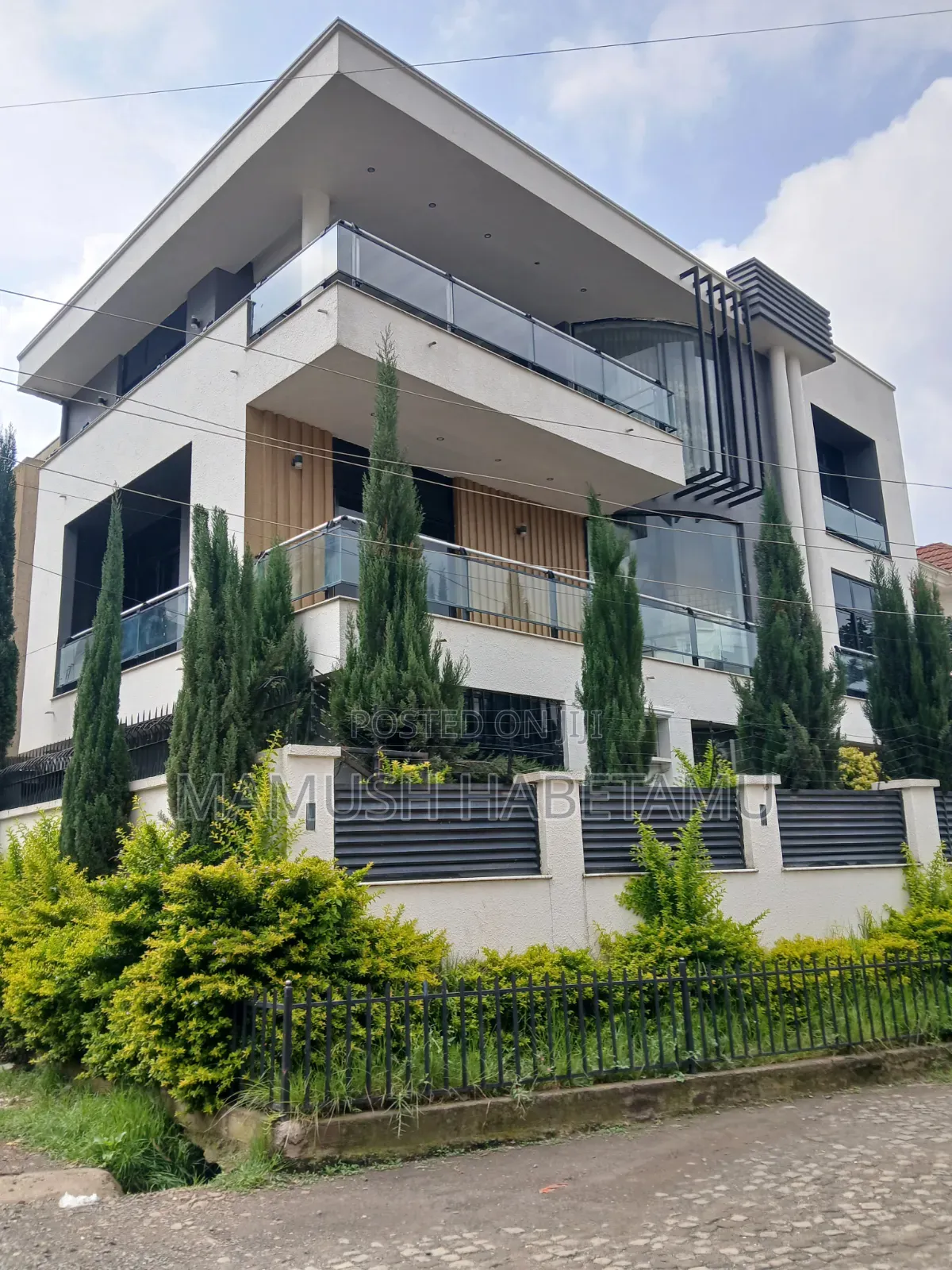 Furnished 8bdrm Townhouse/Terrace in የግል, Nifas Silk-Lafto for sale