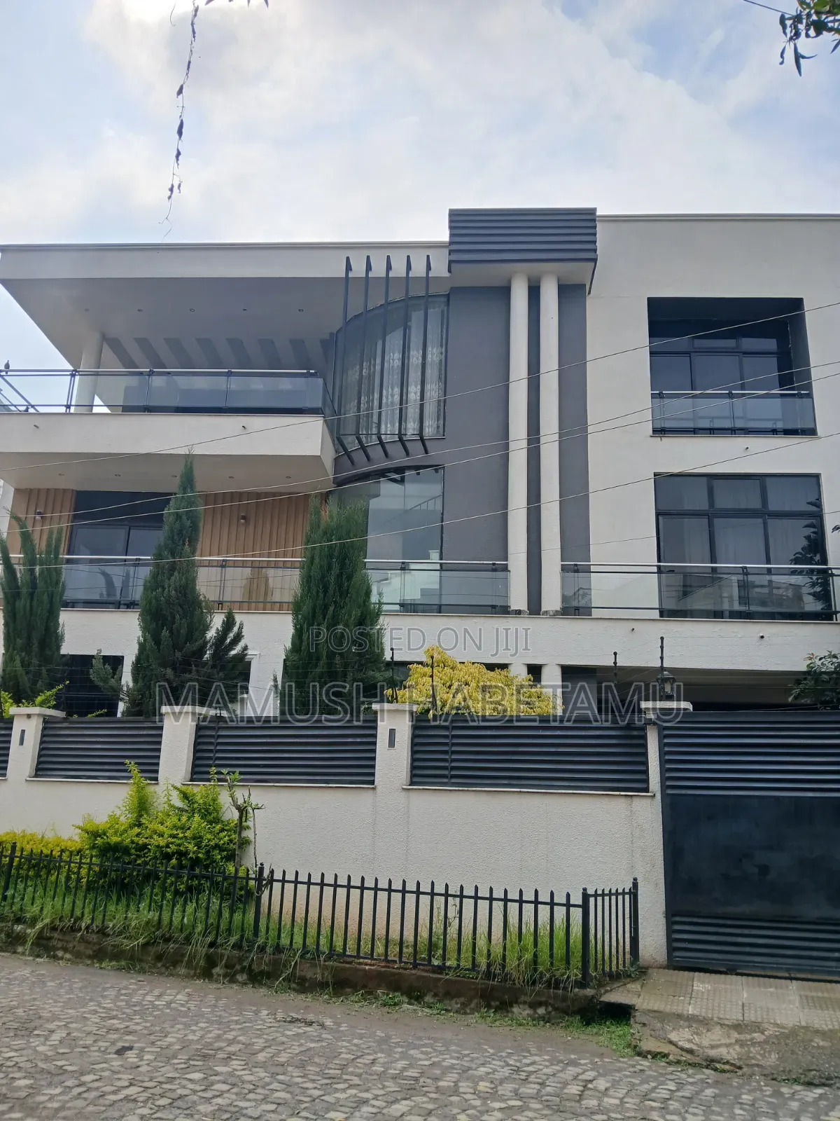 Furnished 8bdrm Townhouse/Terrace in የግል, Nifas Silk-Lafto for sale