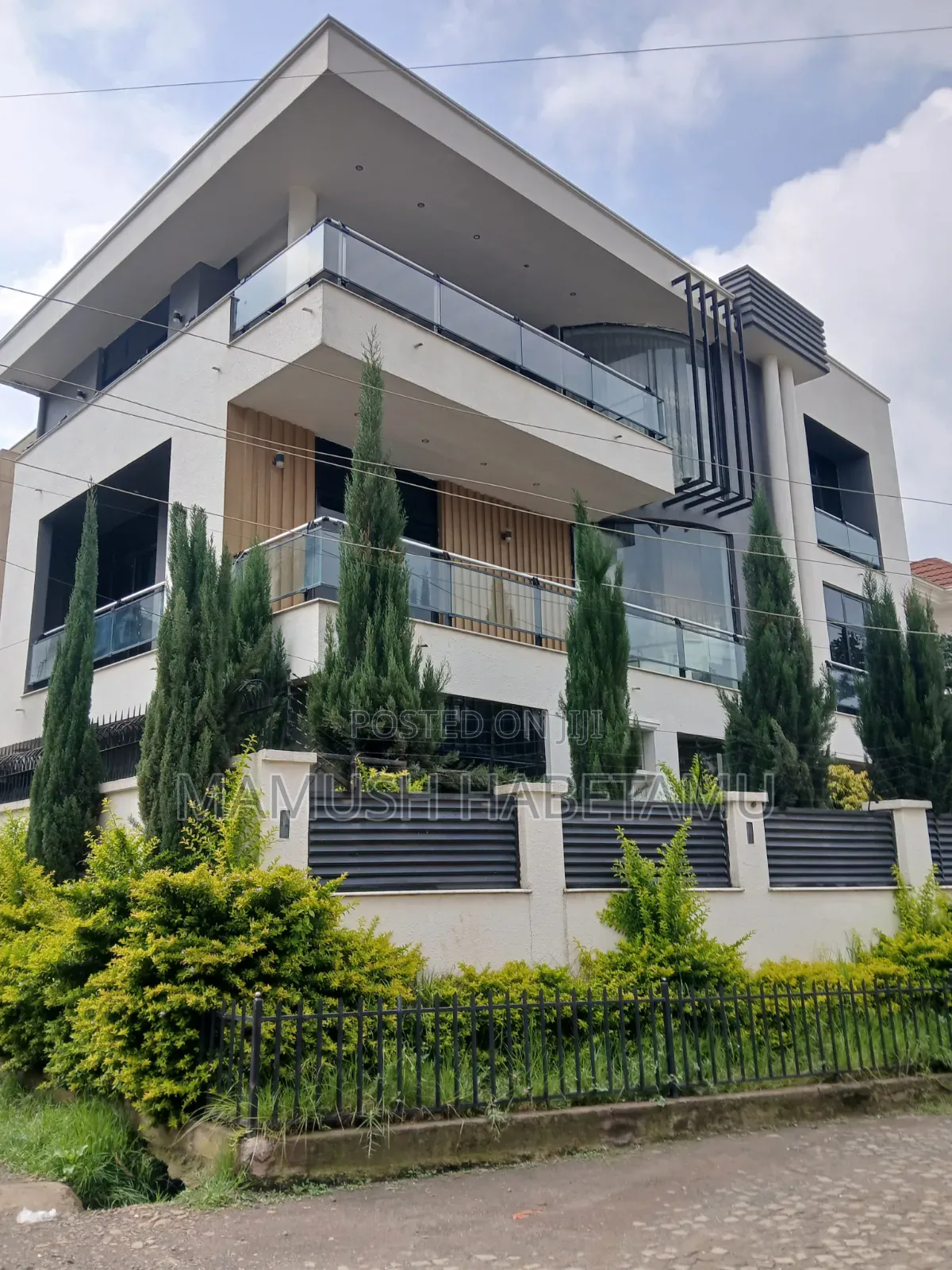Furnished 8bdrm Townhouse/Terrace in የግል, Nifas Silk-Lafto for sale
