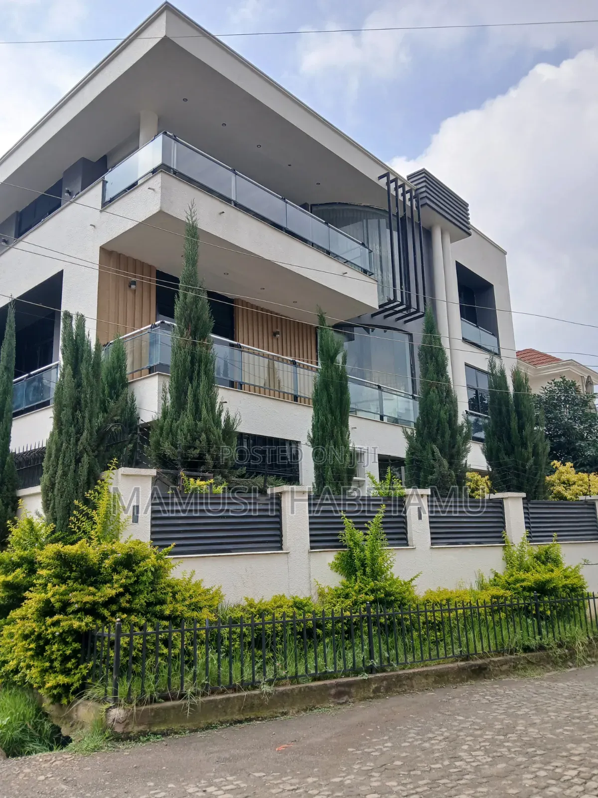 Furnished 8bdrm Townhouse/Terrace in የግል, Nifas Silk-Lafto for sale