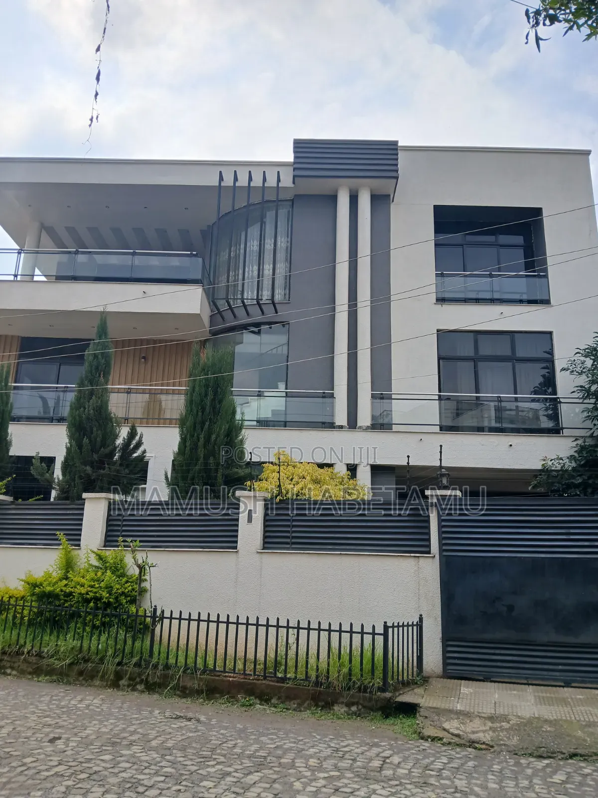 Furnished 8bdrm Townhouse/Terrace in የግል, Nifas Silk-Lafto for sale