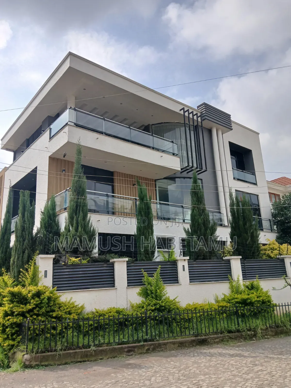 Furnished 8bdrm Townhouse/Terrace in የግል, Nifas Silk-Lafto for sale