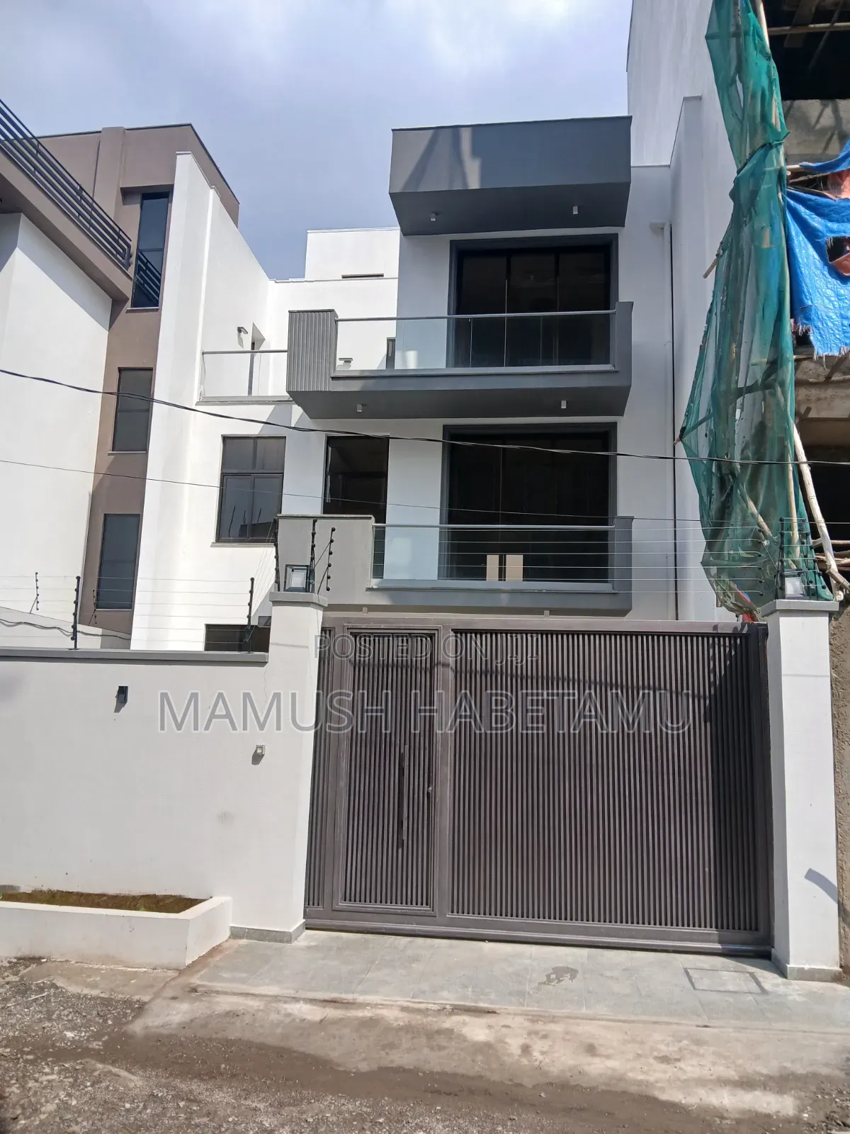 Furnished 6bdrm Townhouse/Terrace in የግል, Nifas Silk-Lafto for sale
