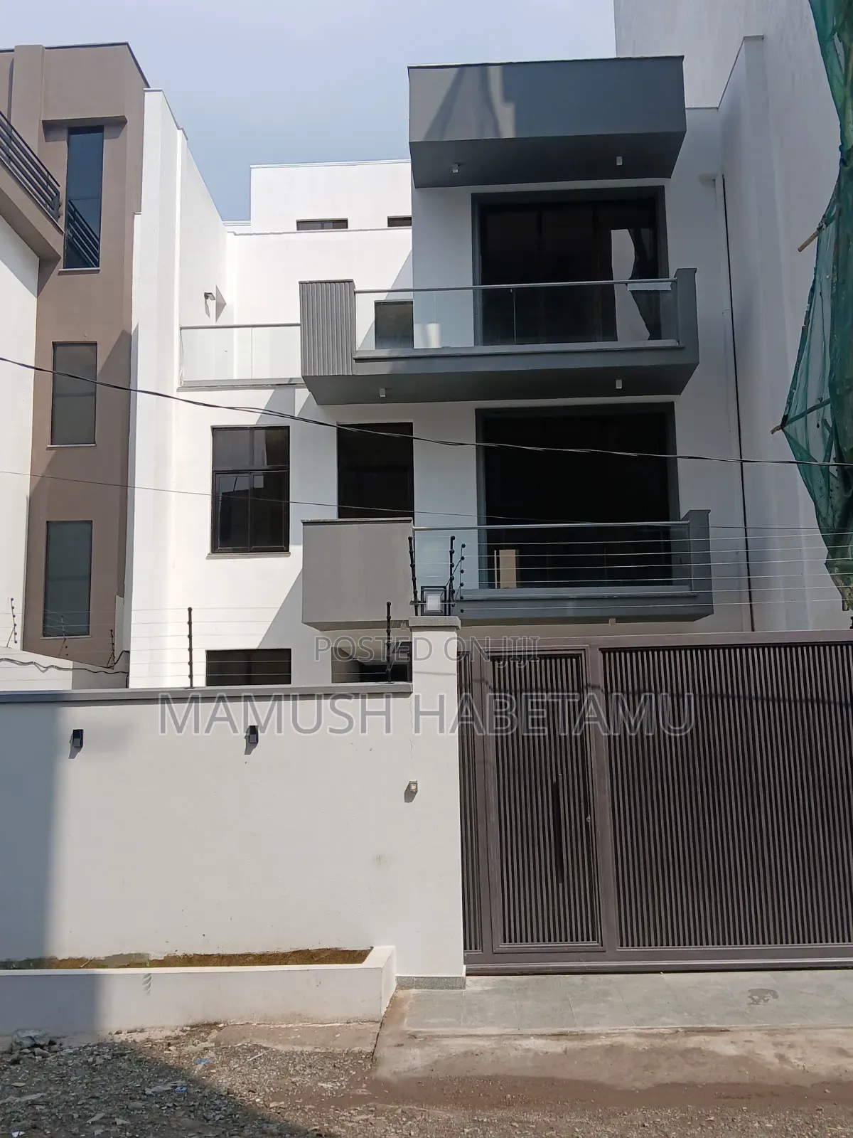 Furnished 6bdrm Townhouse/Terrace in የግል, Nifas Silk-Lafto for sale