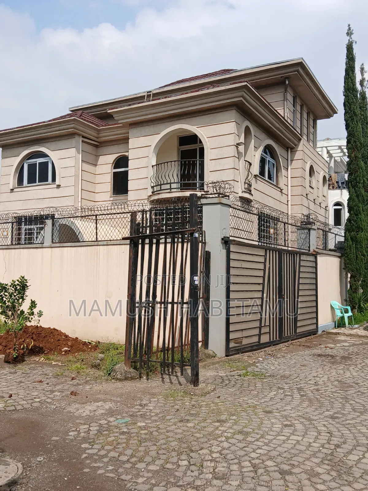 Furnished 8bdrm Townhouse/Terrace in የግለሰብ, Nifas Silk-Lafto for sale