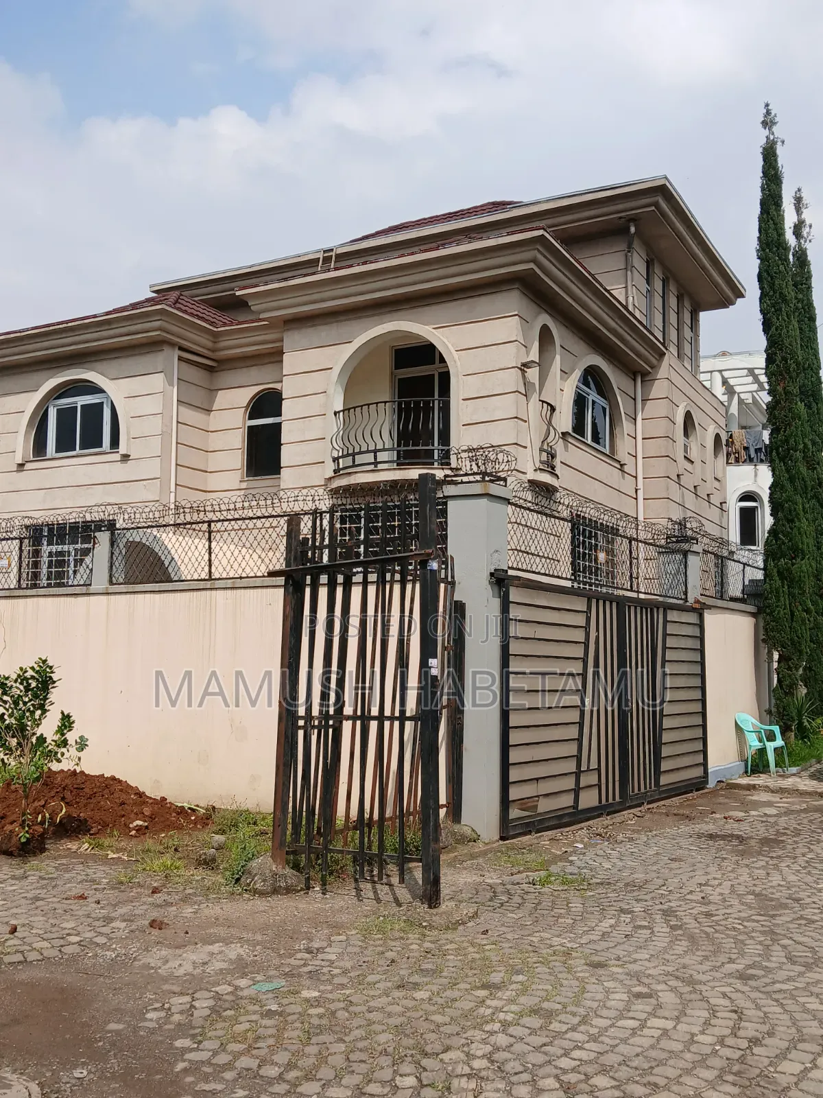 Furnished 8bdrm Townhouse/Terrace in የግለሰብ, Nifas Silk-Lafto for sale