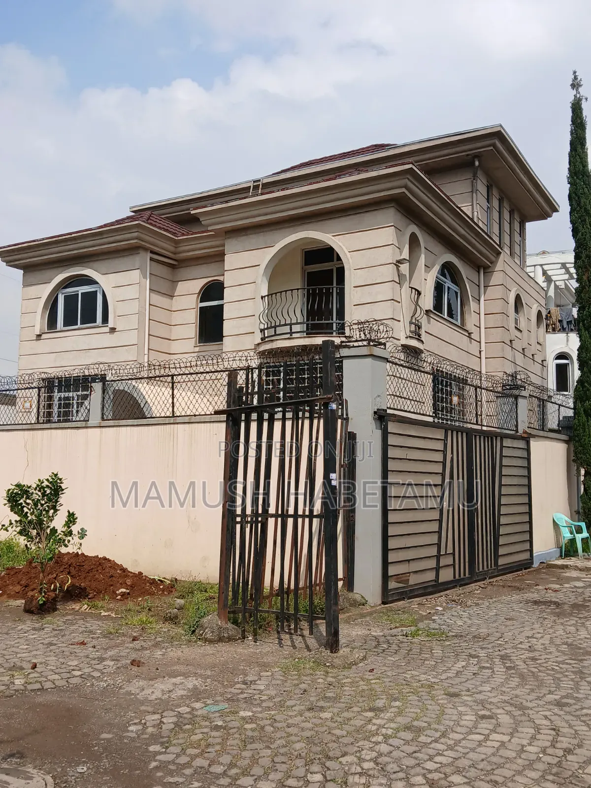 Furnished 8bdrm Townhouse/Terrace in የግለሰብ, Nifas Silk-Lafto for sale