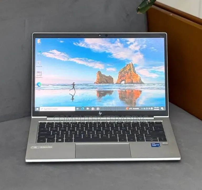 New Laptop HP EliteBook 830 G8 8GB Intel Core i5 SSD 512GB