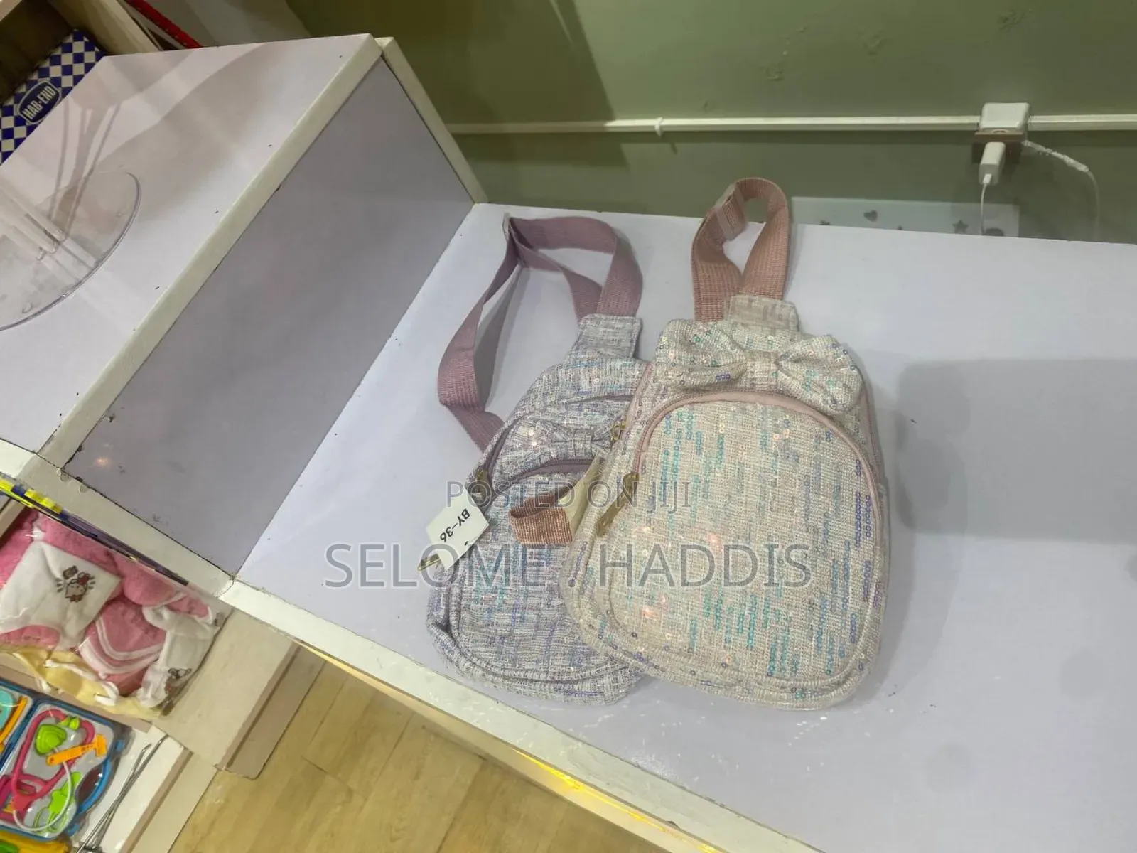 የልጆች ሚኒ ክሮስቦዲ ቦርሳ( Mini Crossbody Bag for Kids)
