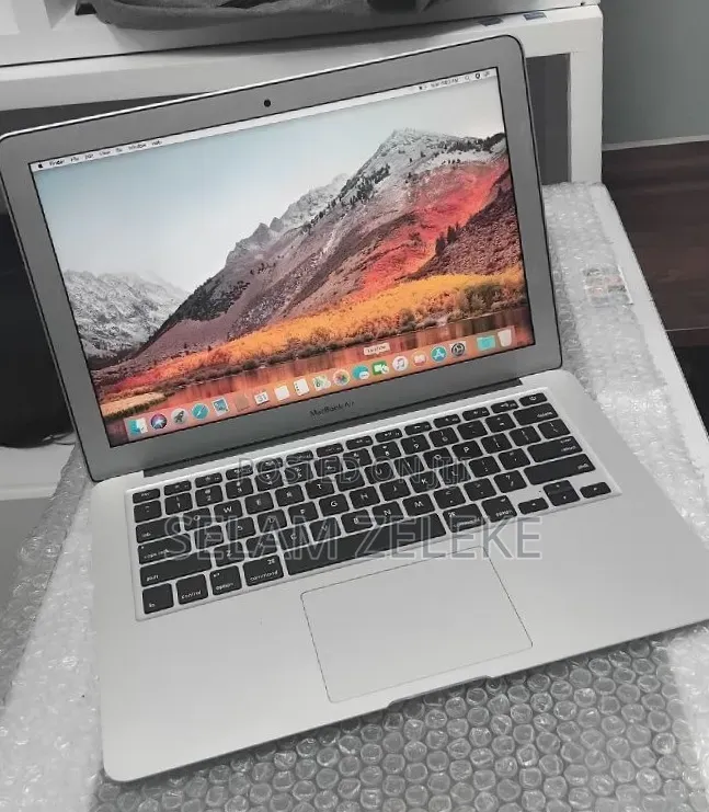 New Laptop Apple MacBook Air 2017 8GB Intel Core i5 SSD 128GB