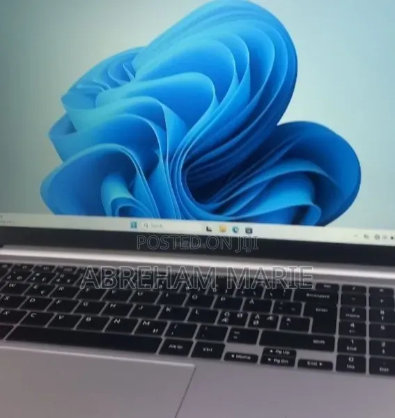 New Laptop Samsung Galaxy Book4 8GB Intel Core i5 SSD 512GB