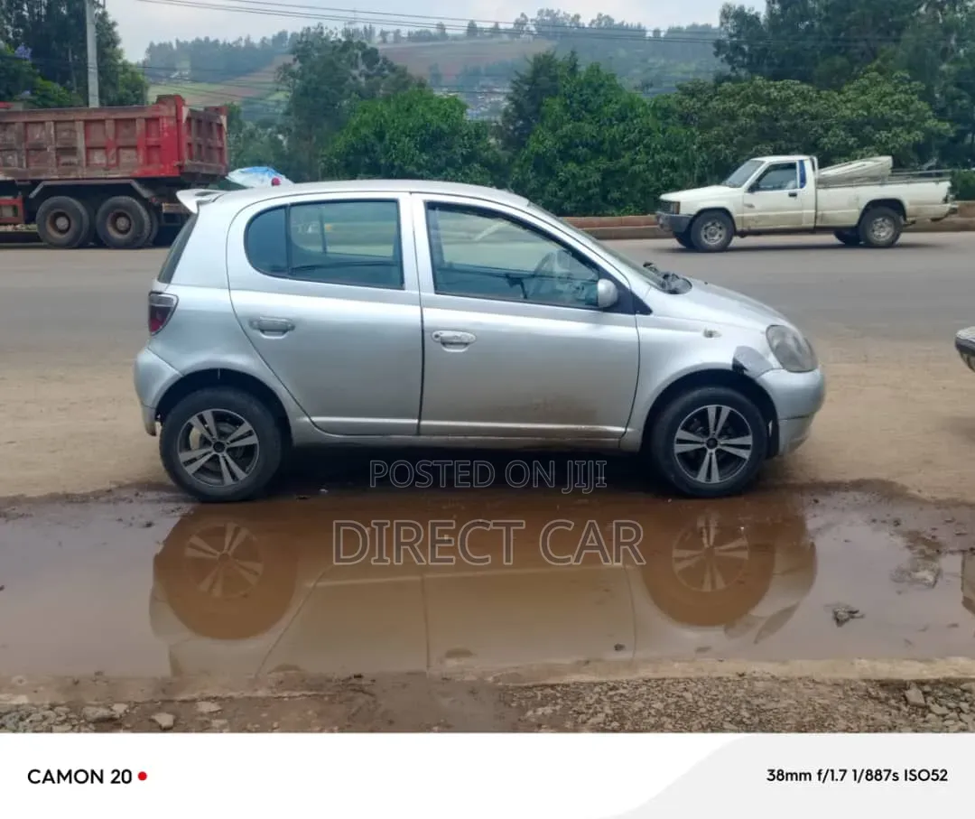 Toyota Vitz 2001 Silver