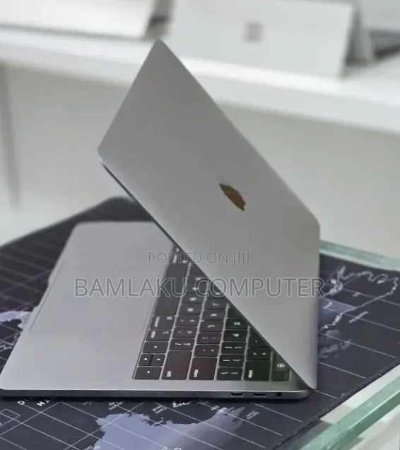 New Laptop Apple MacBook Pro 2020 M1 8GB Apple M1 Pro SSD 256GB