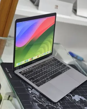 New Laptop Apple MacBook Pro 2020 M1 8GB Apple M1 Pro SSD 256GB