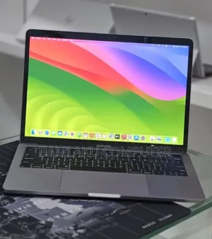 New Laptop Apple MacBook Pro 2020 M1 8GB Apple M1 Pro SSD 256GB