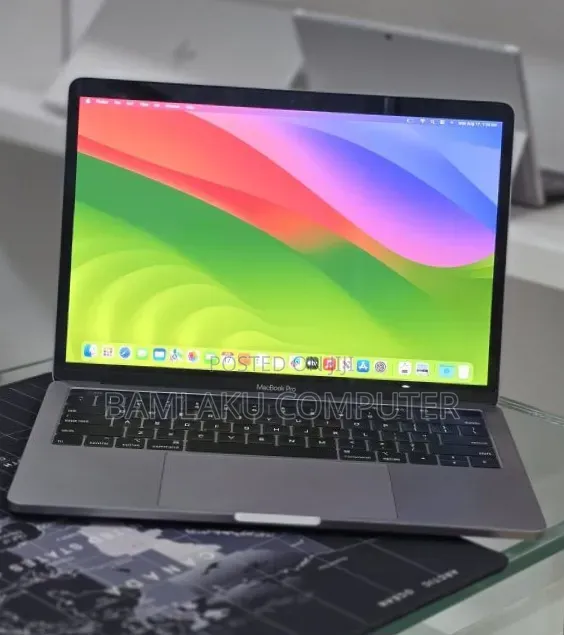 New Laptop Apple MacBook Pro 2020 M1 8GB Apple M1 Pro SSD 256GB