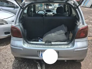 Toyota Vitz 2002 Silver