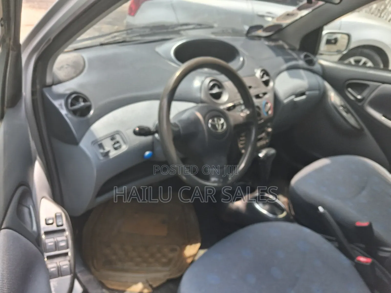 Toyota Vitz 2002 Silver