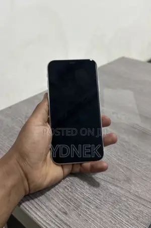 Apple iPhone 11 64 GB White