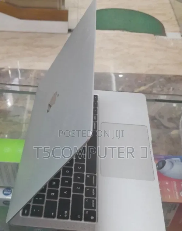 New Laptop Apple MacBook Air 2020 M1 8GB Apple M1 SSD 256GB