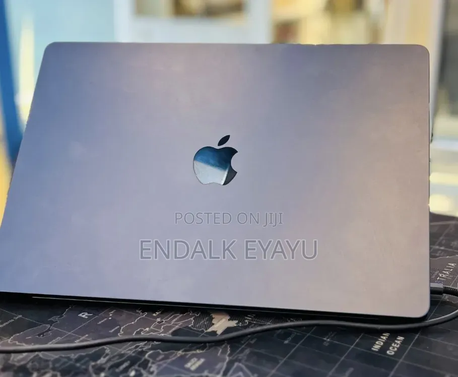 New Laptop Apple MacBook Air 2024 M3 8GB Apple M3 SSD 256GB