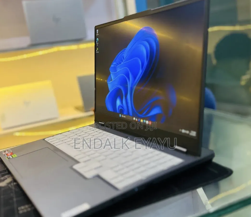 New Laptop Lenovo Legion 5 16GB AMD Ryzen 7 SSD 1T