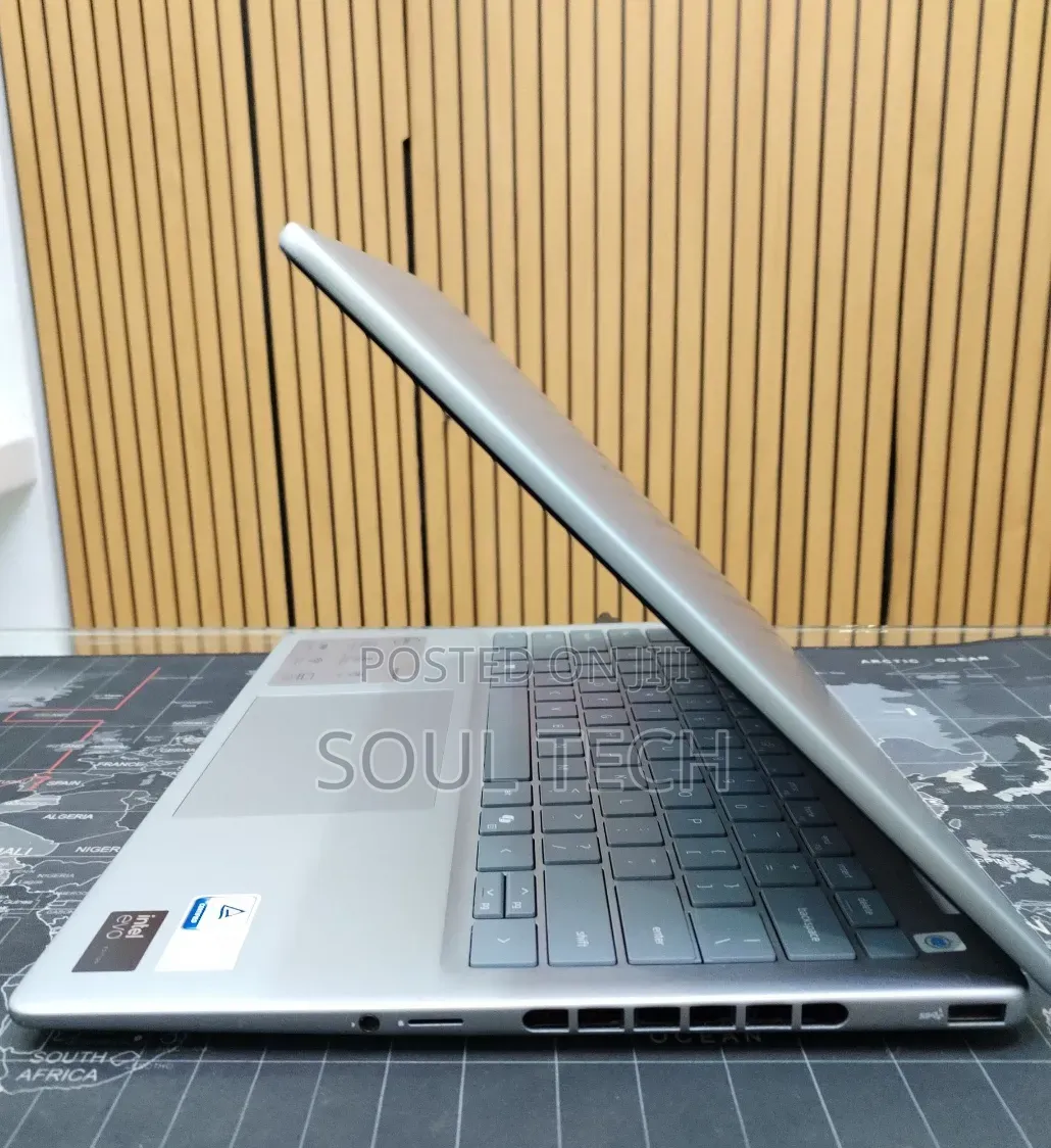 New Laptop Dell Inspiron 14 7440 16GB Intel Core Ultra 7 SSD 1T