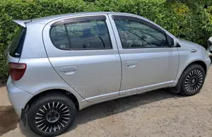 Toyota Vitz 2001 Silver