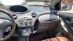 Toyota Vitz 2001 Silver