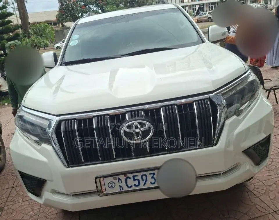 Toyota Land Cruiser 2018 White