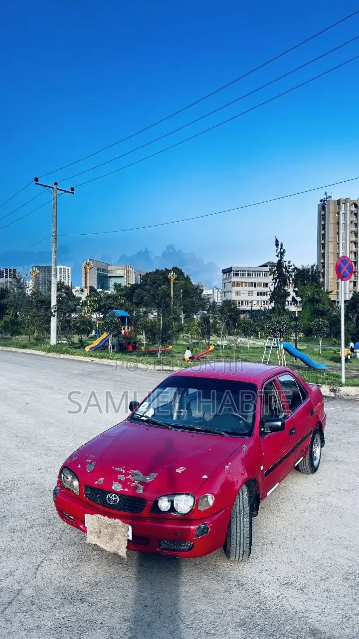 Toyota Corolla 2000 Red