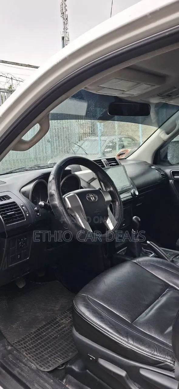 Toyota Land Cruiser Prado 2012 White