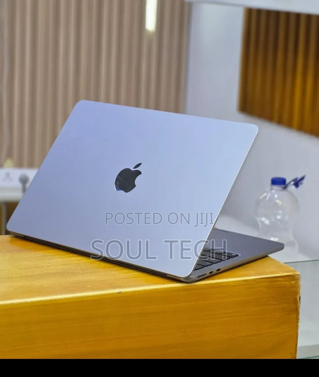 New Laptop Apple MacBook Air 2022 M2 8GB Apple M2 SSD 256GB