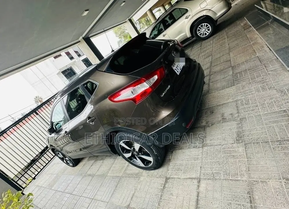 Nissan Qashqai 2017 Brown