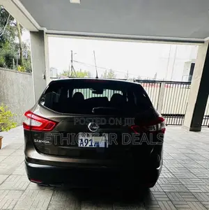 Nissan Qashqai 2017 Brown