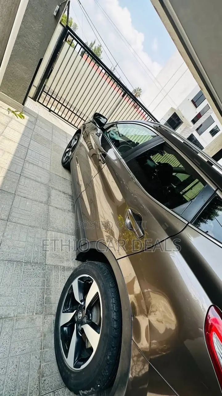 Nissan Qashqai 2017 Brown