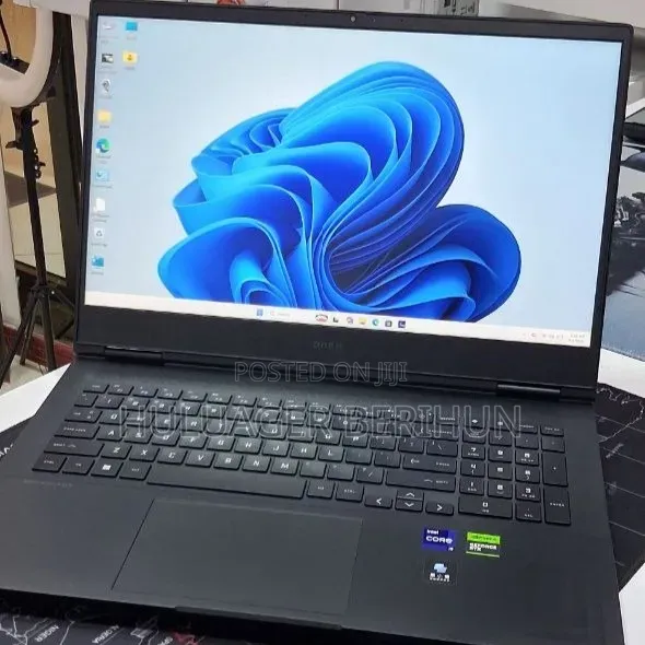 New Laptop HP OmniBook X Flip 16" 16GB Intel Core i9 SSD 1T