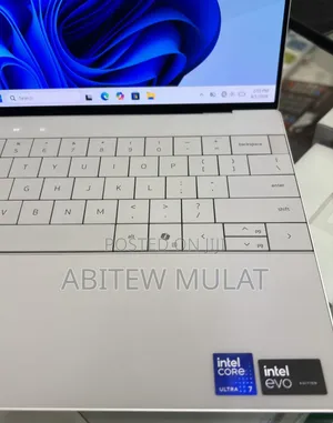 New Laptop Dell XPS 13 16GB Intel Core Ultra 7 SSD 512GB