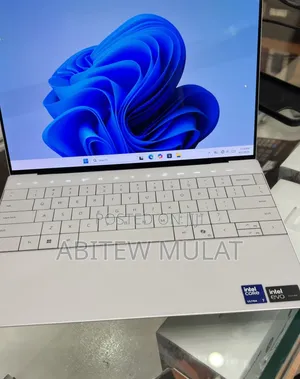 New Laptop Dell XPS 13 16GB Intel Core Ultra 7 SSD 512GB