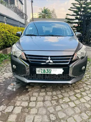 Mitsubishi Attrage 2022 Silver