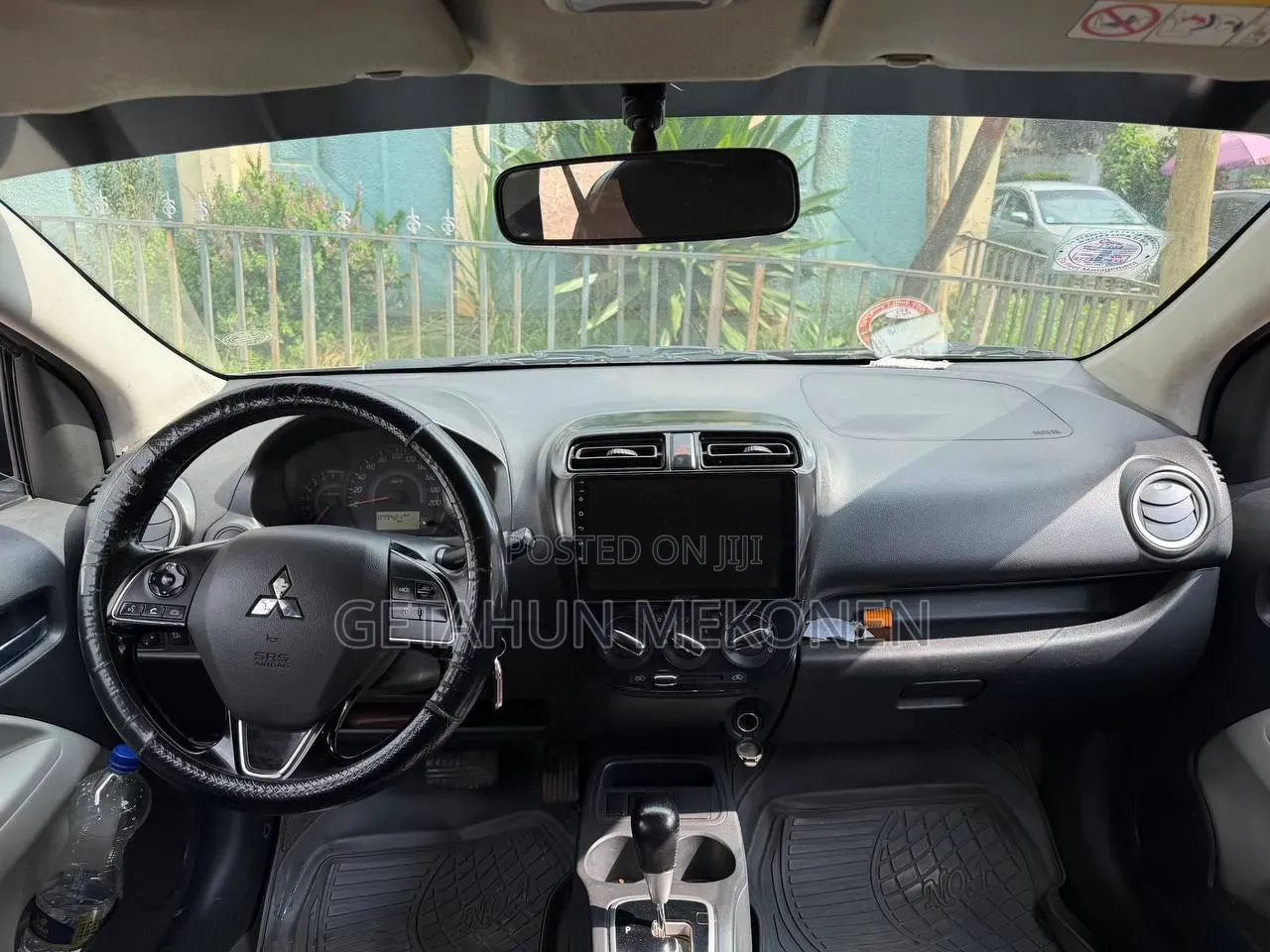 Mitsubishi Attrage 2022 Silver
