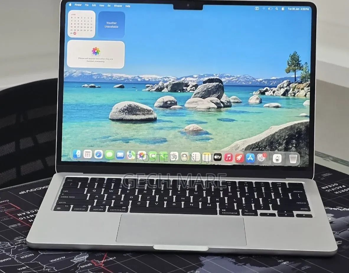 New Laptop Apple MacBook Air 2024 M3 16GB Apple M3 Pro SSD 256GB