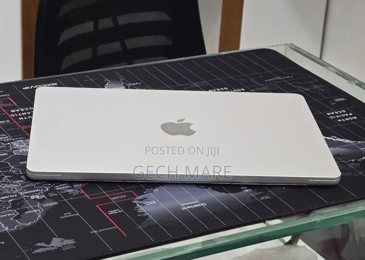 New Laptop Apple MacBook Air 2024 M3 16GB Apple M3 Pro SSD 256GB