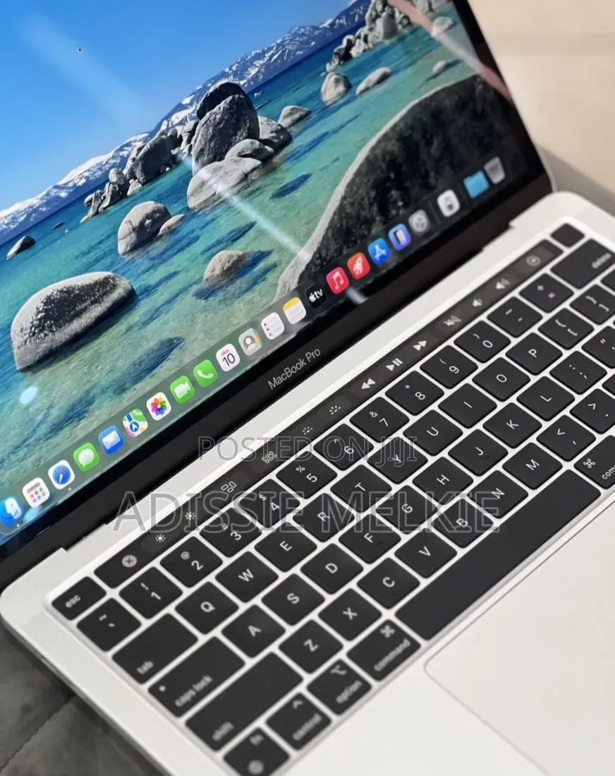 New Laptop Apple MacBook Pro 2022 M2 8GB Intel Core i7 SSD 512GB