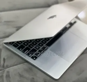 New Laptop Apple MacBook Pro 2022 M2 8GB Intel Core i7 SSD 512GB