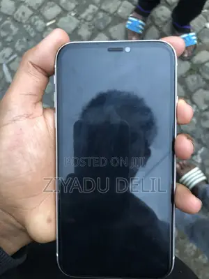 Apple iPhone XR 128 GB White