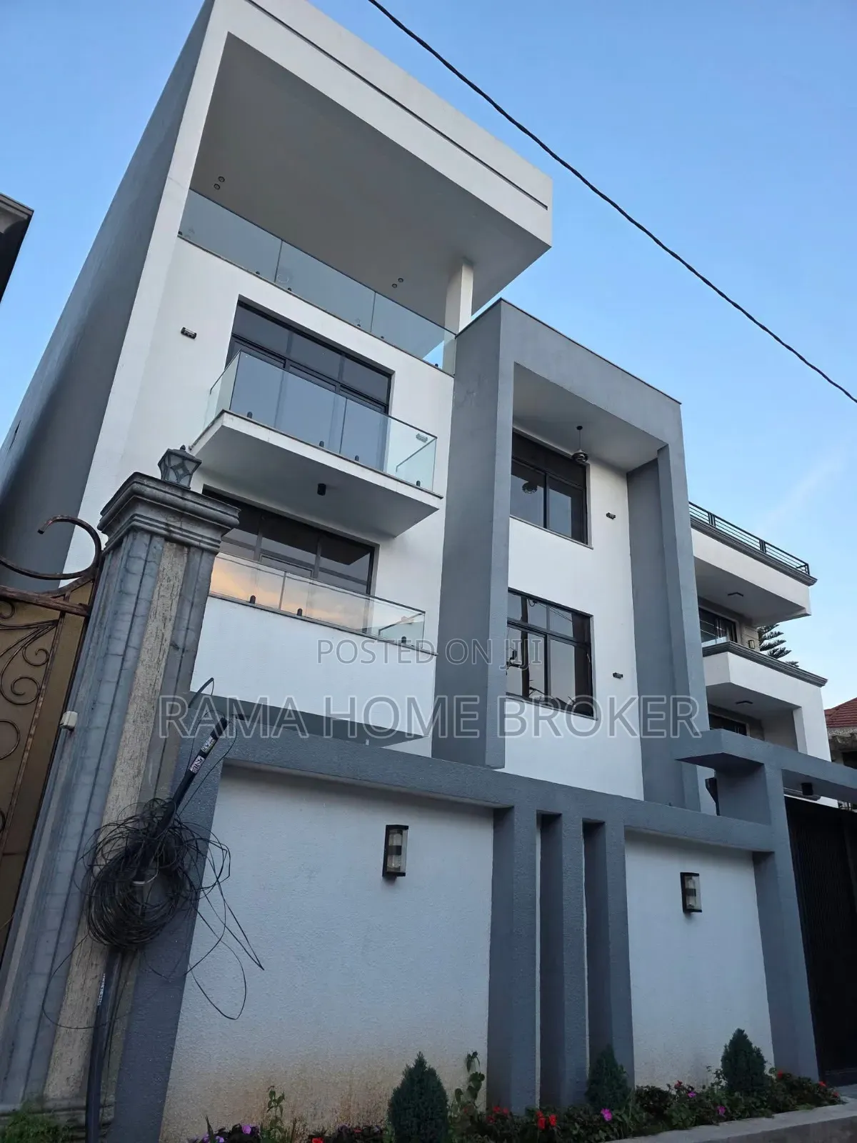 Furnished 9bdrm Villa in ዘመናዊ ቤት በአያት መንደር, Yeka for sale