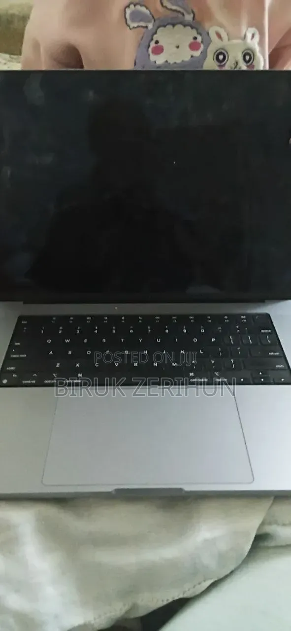 New Laptop Apple MacBook Pro 2021 M1 32GB Apple M1 Pro SSD 512GB